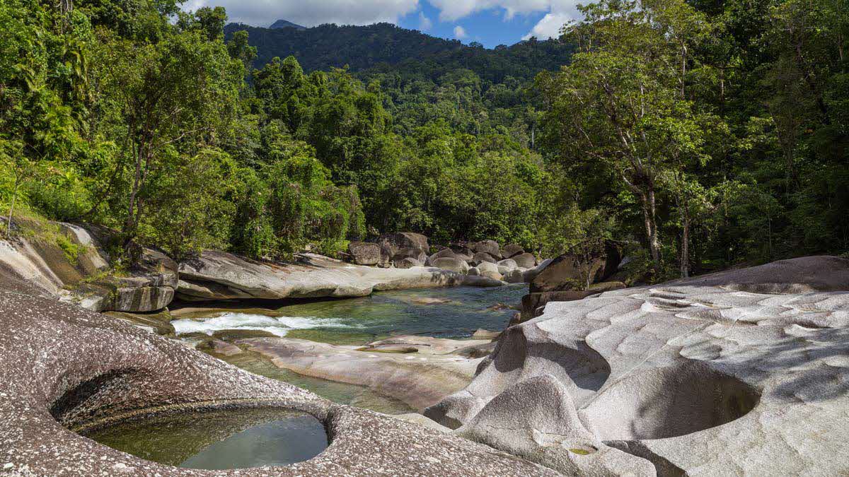 Landscape photo linking to Escourted Tours Page